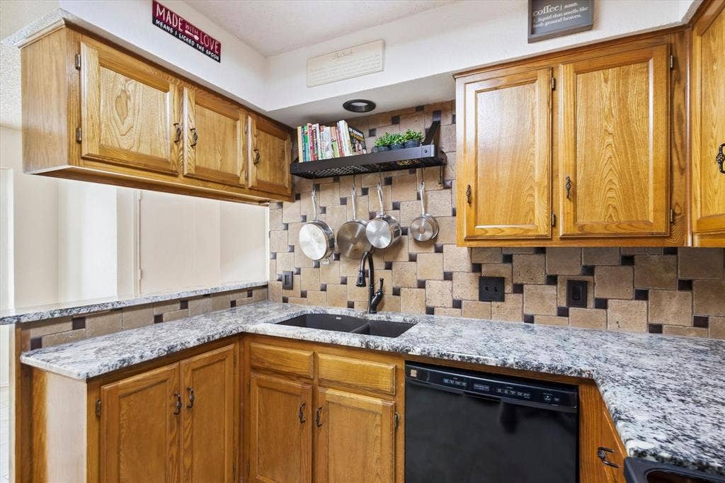 4202 Windhurst Drive, Arlington, TX 76015