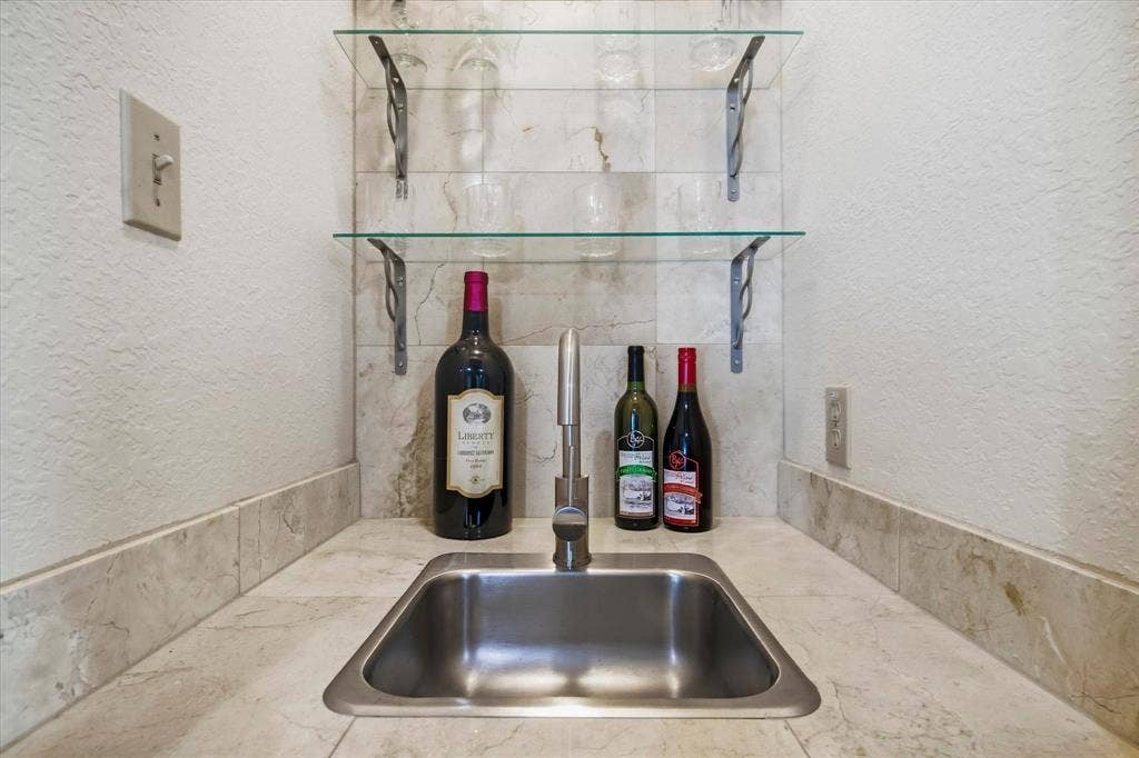 4202 Windhurst Drive, Arlington, TX 76015
