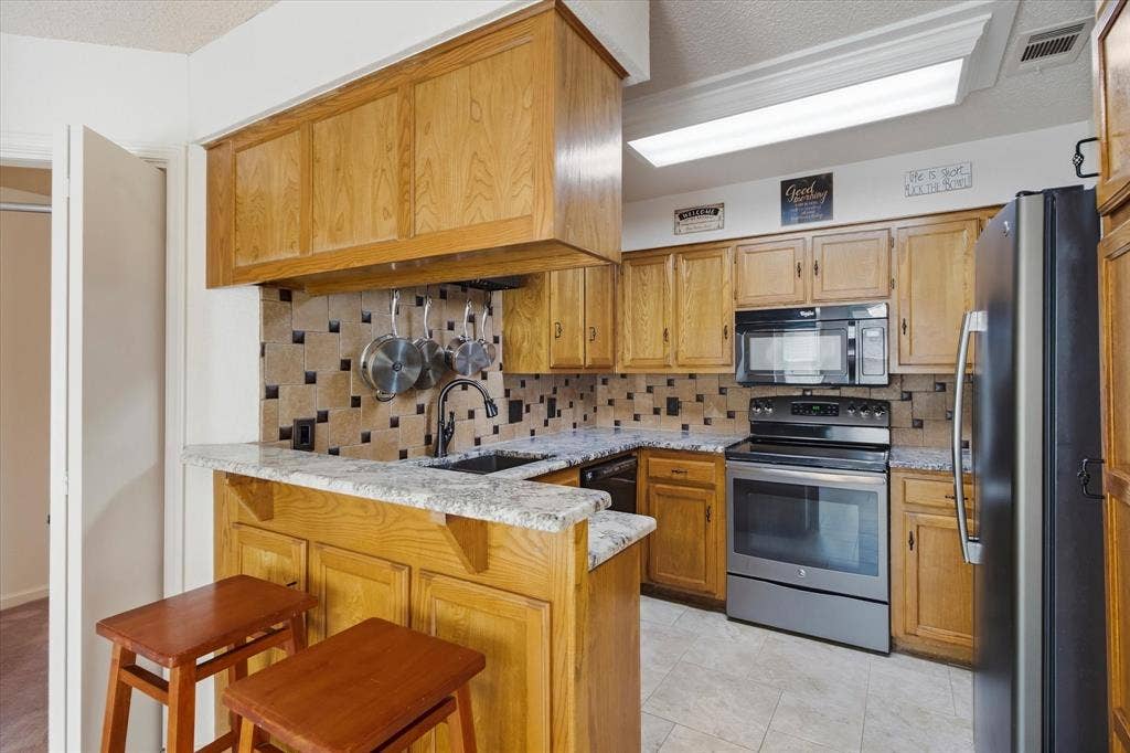 4202 Windhurst Drive, Arlington, TX 76015