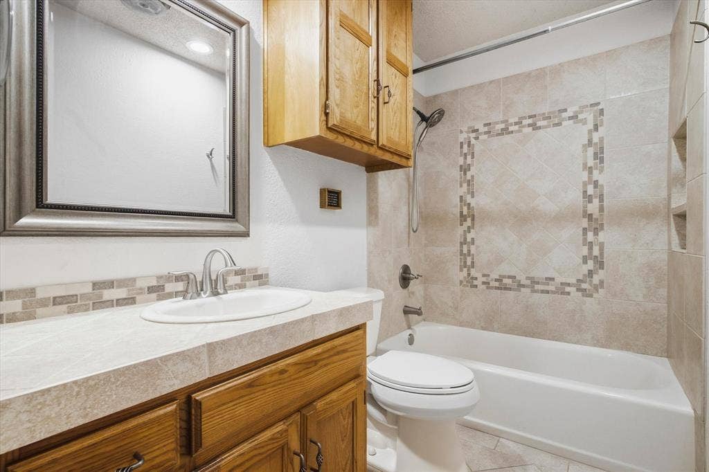 4202 Windhurst Drive, Arlington, TX 76015