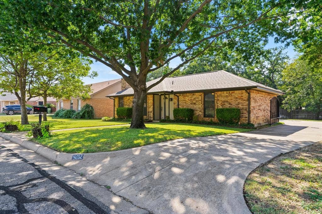 4202 Windhurst Drive, Arlington, TX 76015