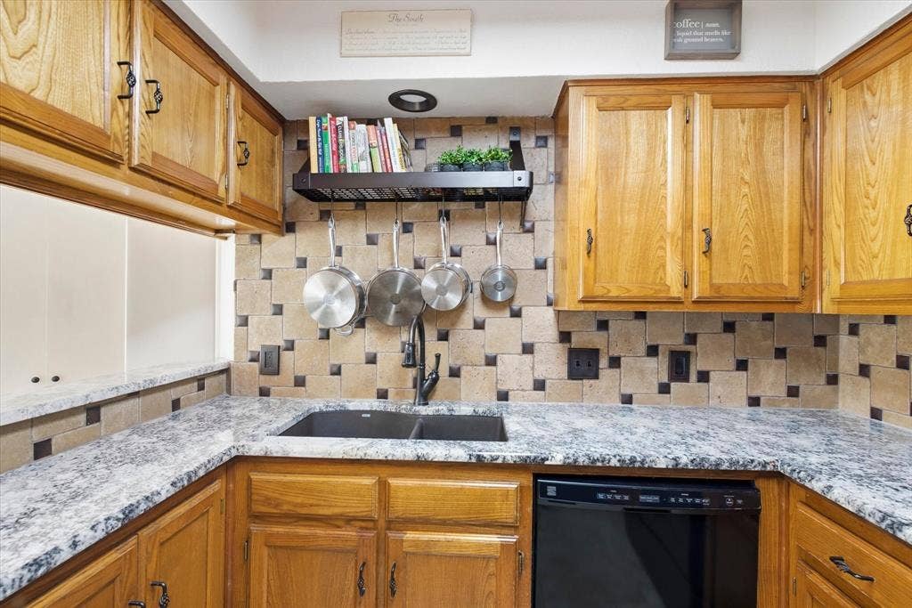4202 Windhurst Drive, Arlington, TX 76015