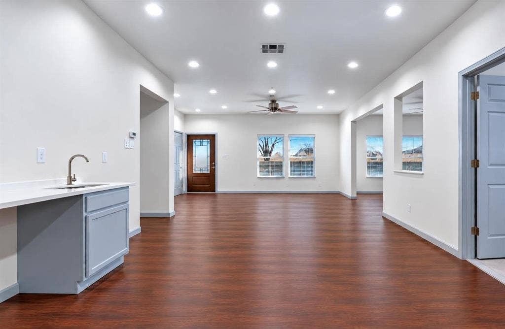1207 E Russell Avenue, Carrollton, TX 75006