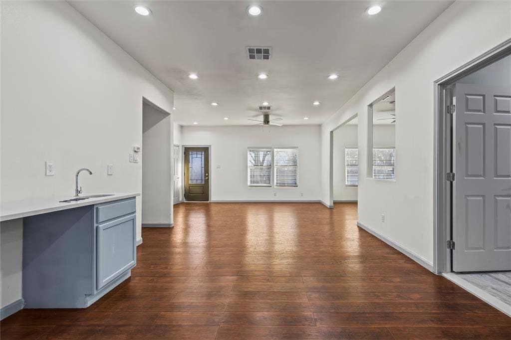 1207 E Russell Avenue, Carrollton, TX 75006