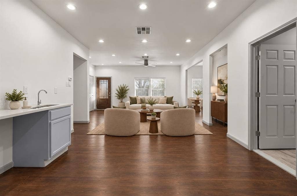 1207 E Russell Avenue, Carrollton, TX 75006