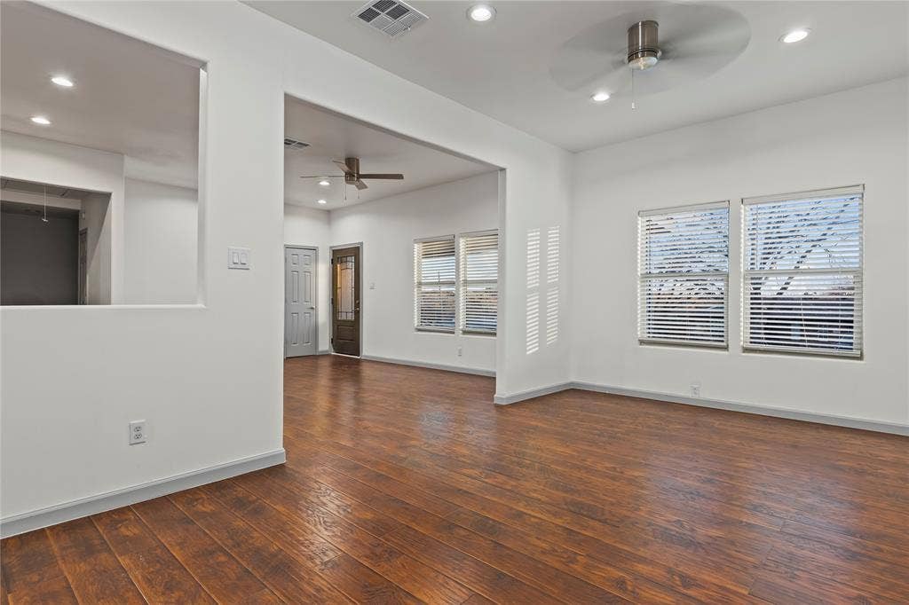1207 E Russell Avenue, Carrollton, TX 75006