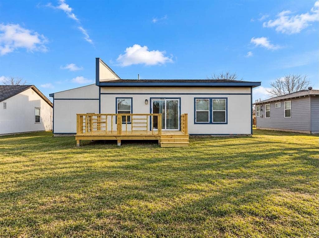 1207 E Russell Avenue, Carrollton, TX 75006
