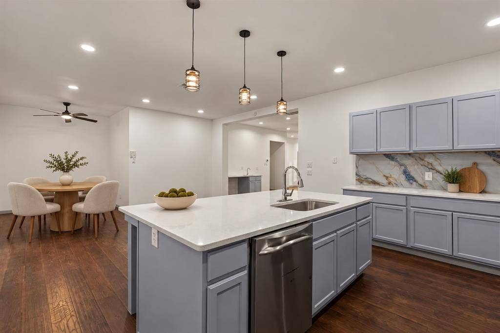 1207 E Russell Avenue, Carrollton, TX 75006