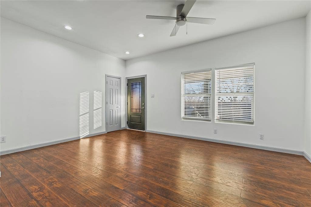 1207 E Russell Avenue, Carrollton, TX 75006