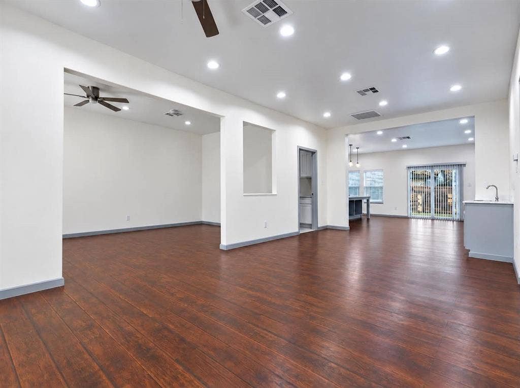 1207 E Russell Avenue, Carrollton, TX 75006