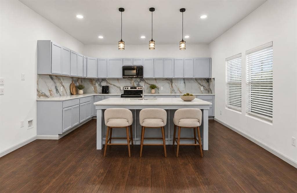 1207 E Russell Avenue, Carrollton, TX 75006
