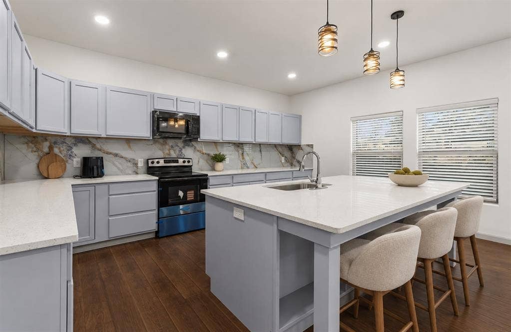 1207 E Russell Avenue, Carrollton, TX 75006