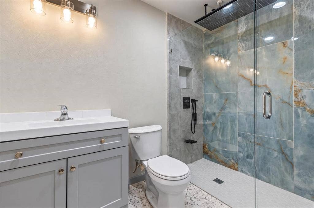 1207 E Russell Avenue, Carrollton, TX 75006