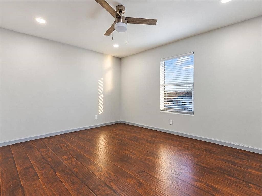 1207 E Russell Avenue, Carrollton, TX 75006