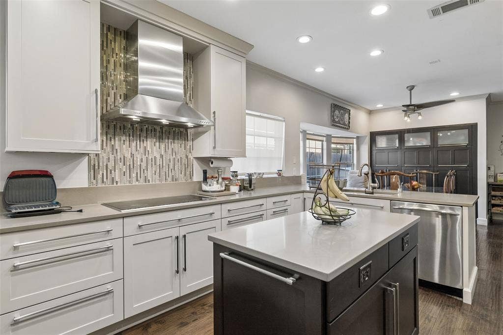 6422 Covecreek Place, Dallas, TX 75240