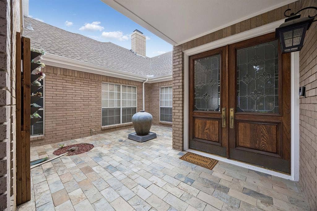 6422 Covecreek Place, Dallas, TX 75240