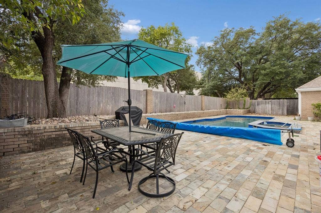 6422 Covecreek Place, Dallas, TX 75240