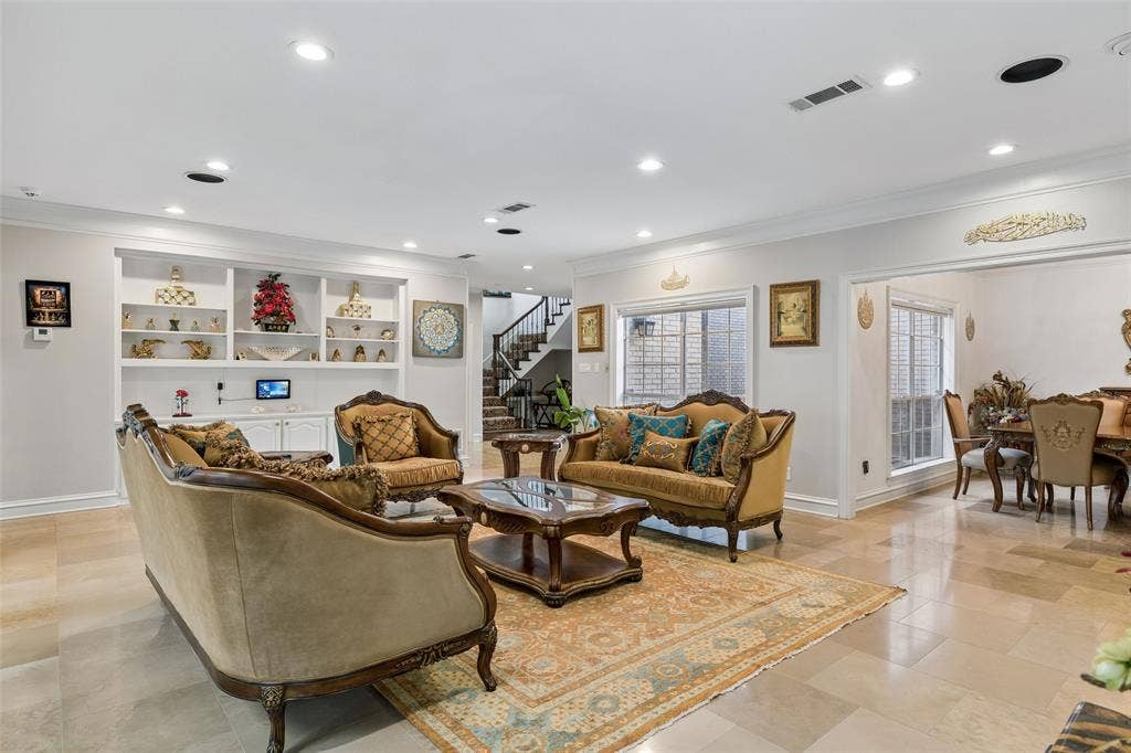 6422 Covecreek Place, Dallas, TX 75240