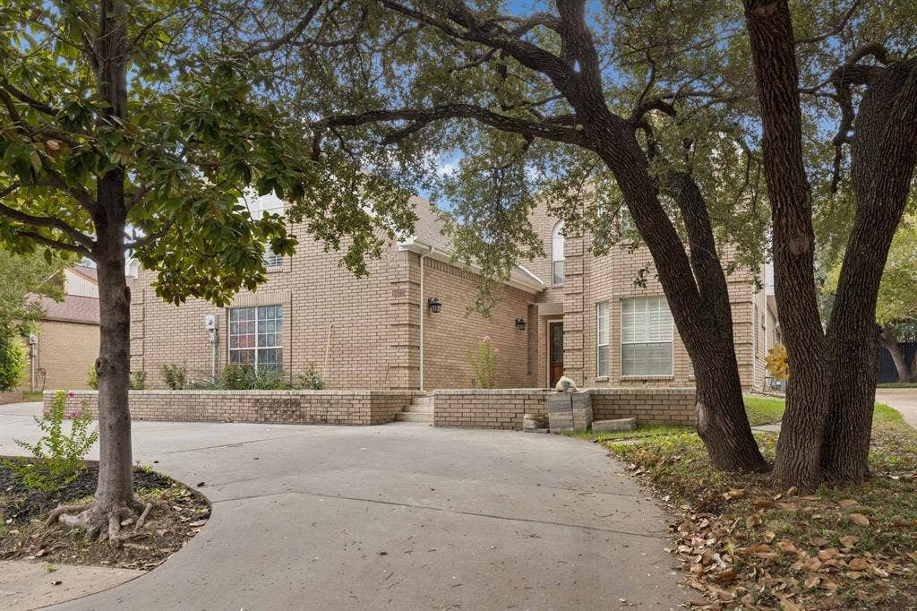 6422 Covecreek Place, Dallas, TX 75240