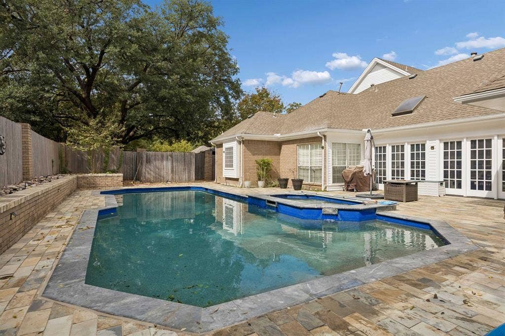 6422 Covecreek Place, Dallas, TX 75240
