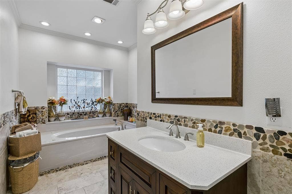 6422 Covecreek Place, Dallas, TX 75240