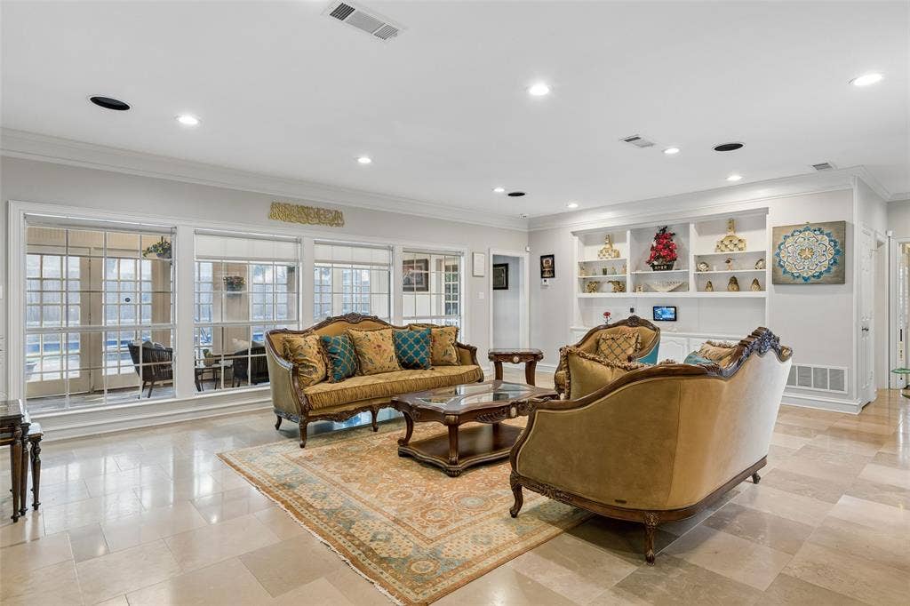 6422 Covecreek Place, Dallas, TX 75240