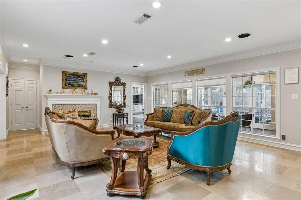 6422 Covecreek Place, Dallas, TX 75240