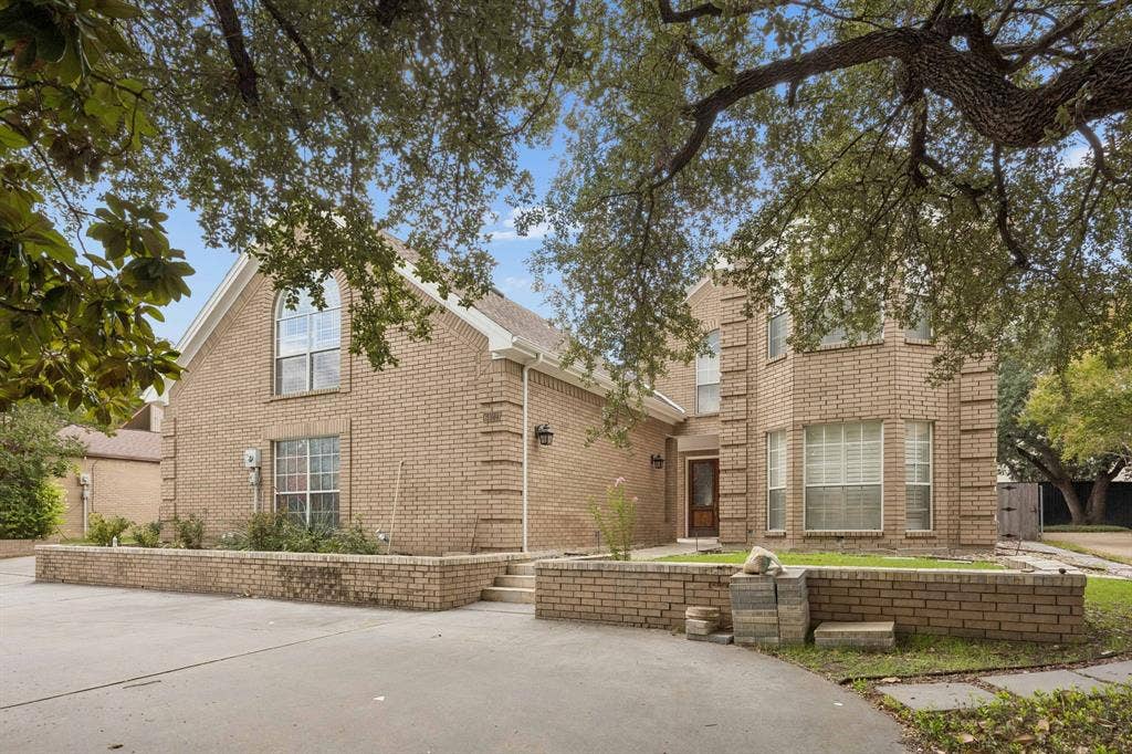 6422 Covecreek Place, Dallas, TX 75240