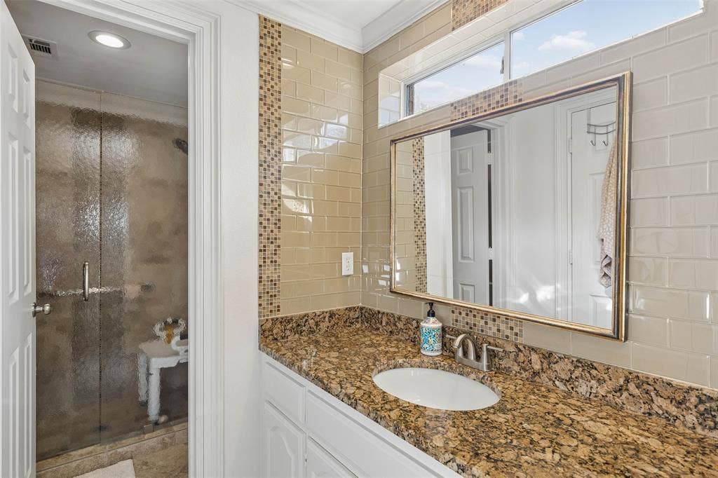 6422 Covecreek Place, Dallas, TX 75240