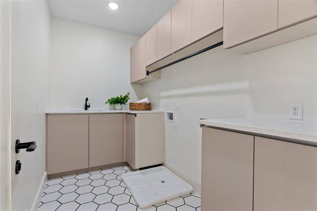 6720 Mabel Avenue, Dallas, TX 75209
