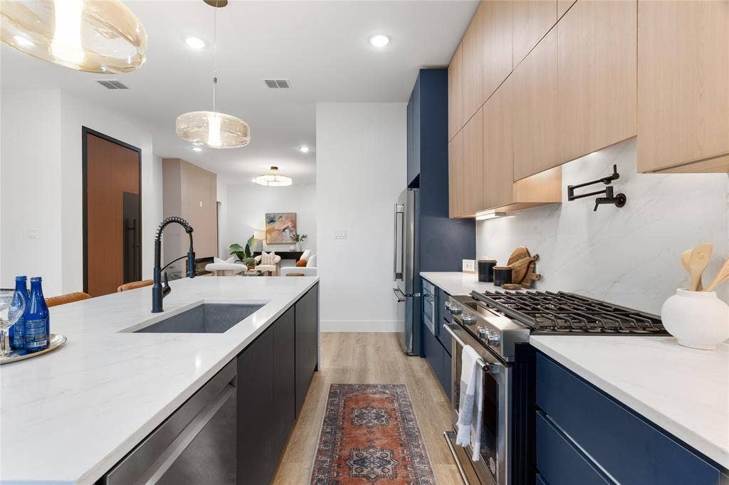 6720 Mabel Avenue, Dallas, TX 75209