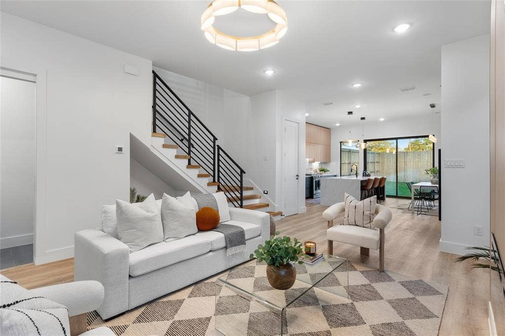 6720 Mabel Avenue, Dallas, TX 75209