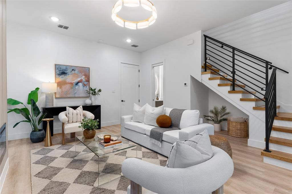 6720 Mabel Avenue, Dallas, TX 75209