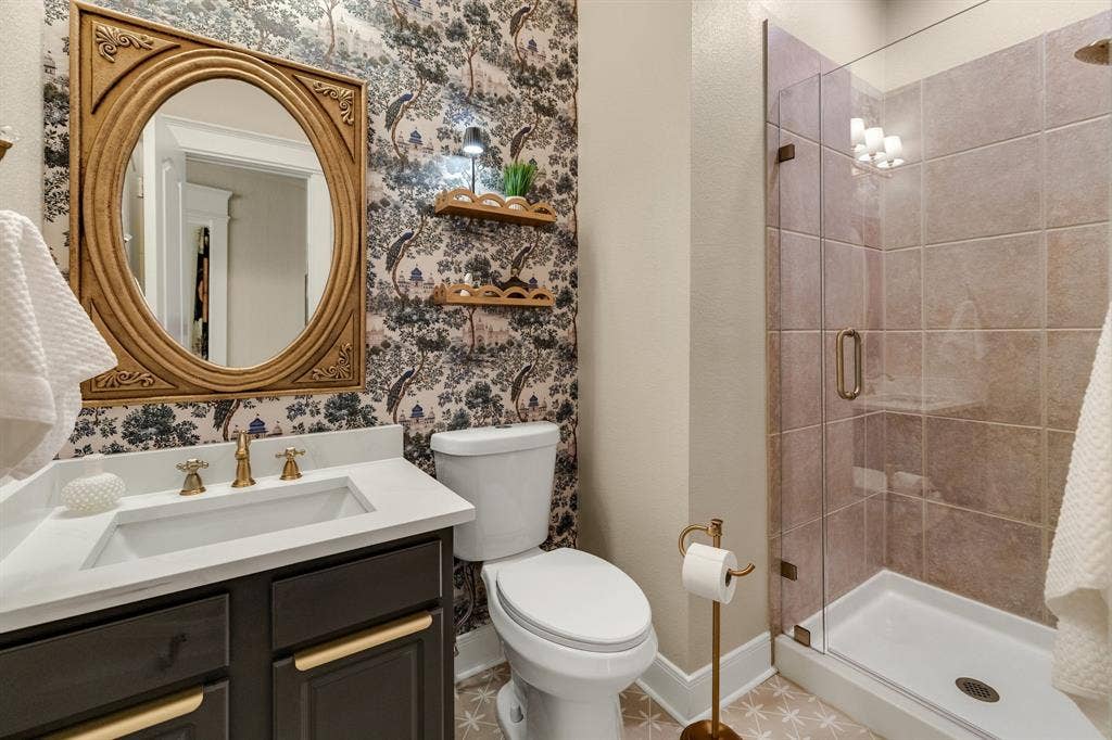 630 Candlewood Trail, Murphy, TX 75094 Single vanity with gold-tone fixtures and white countertop