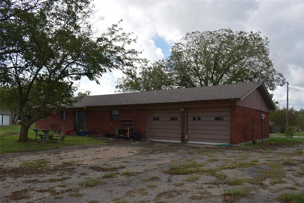 211 S College Street, Itasca, TX 76055 211 S College Street, Itasca, TX 76055
