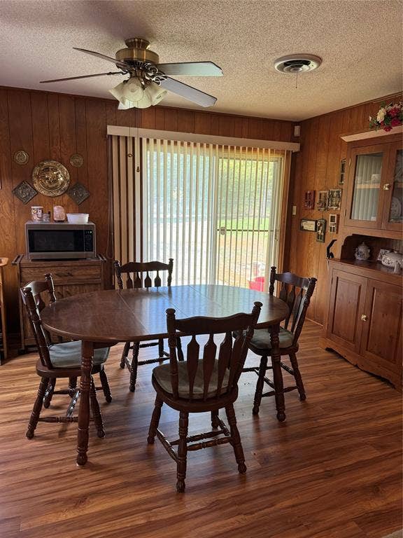 211 S College Street, Itasca, TX 76055 211 S College Street, Itasca, TX 76055