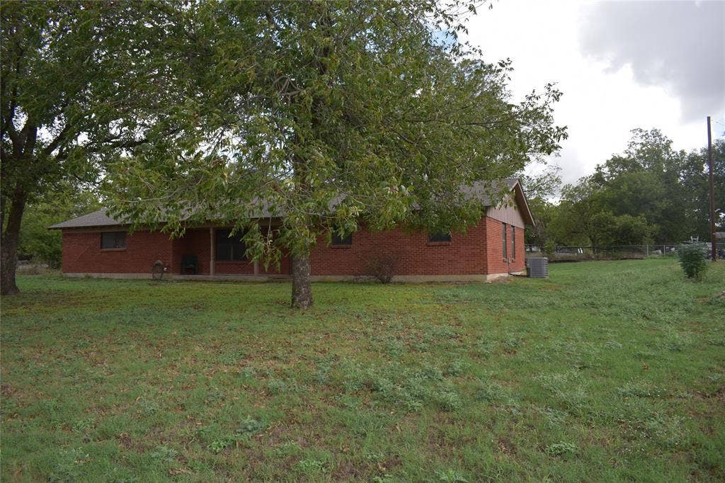 211 S College Street, Itasca, TX 76055 211 S College Street, Itasca, TX 76055