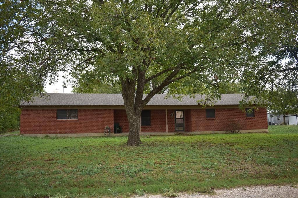 211 S College Street, Itasca, TX 76055 211 S College Street, Itasca, TX 76055
