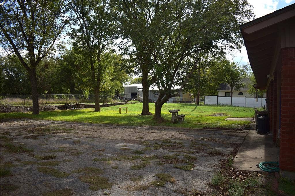211 S College Street, Itasca, TX 76055 211 S College Street, Itasca, TX 76055