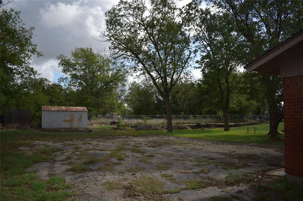 211 S College Street, Itasca, TX 76055 211 S College Street, Itasca, TX 76055