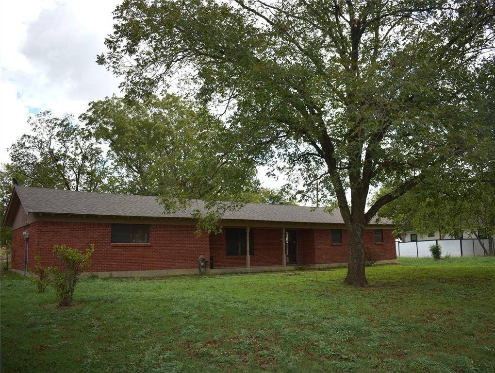 211 S College Street, Itasca, TX 76055 211 S College Street, Itasca, TX 76055