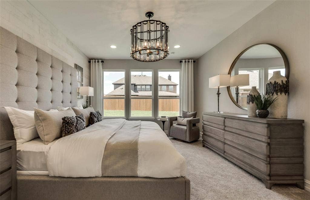2816 southampton Drive, McKinney, TX 75071 Expansive room with neutral carpeting and a decorative chandelier