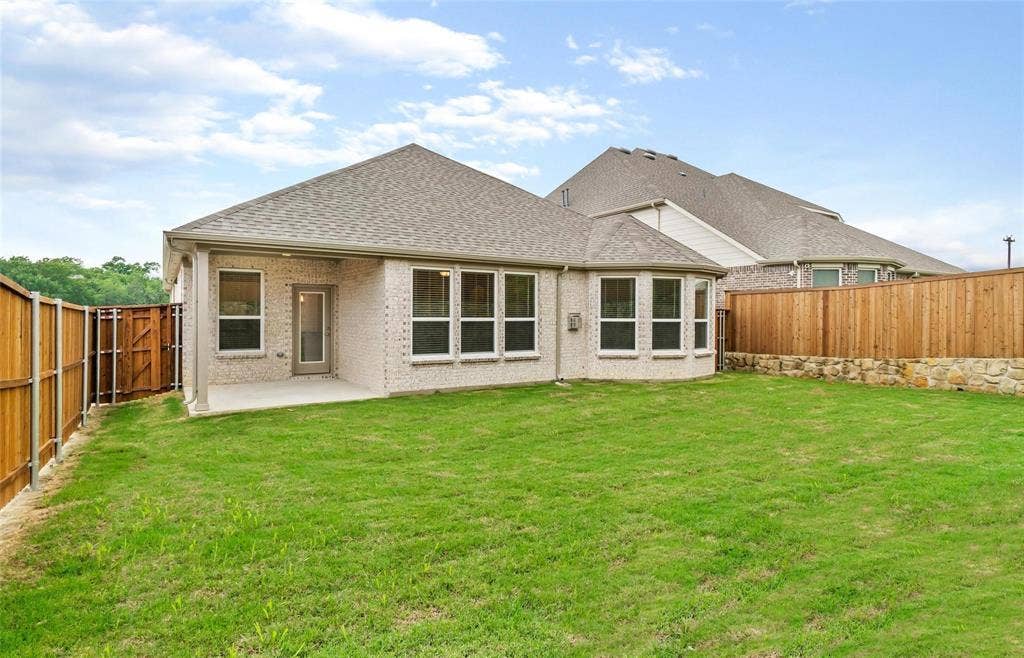 2816 southampton Drive, McKinney, TX 75071 Expansive grassy yard with full fencing