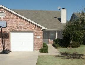 Property photo for 920 Sierra Vista Court, Midlothian, TX