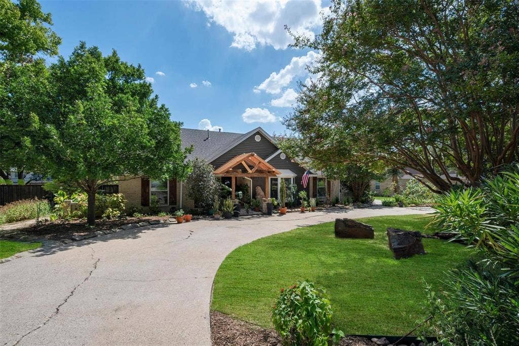 13666 Peyton Drive, Dallas, TX 75240