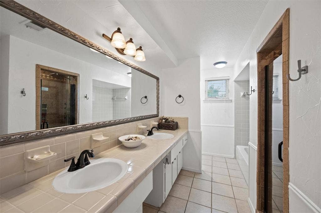 13666 Peyton Drive, Dallas, TX 75240