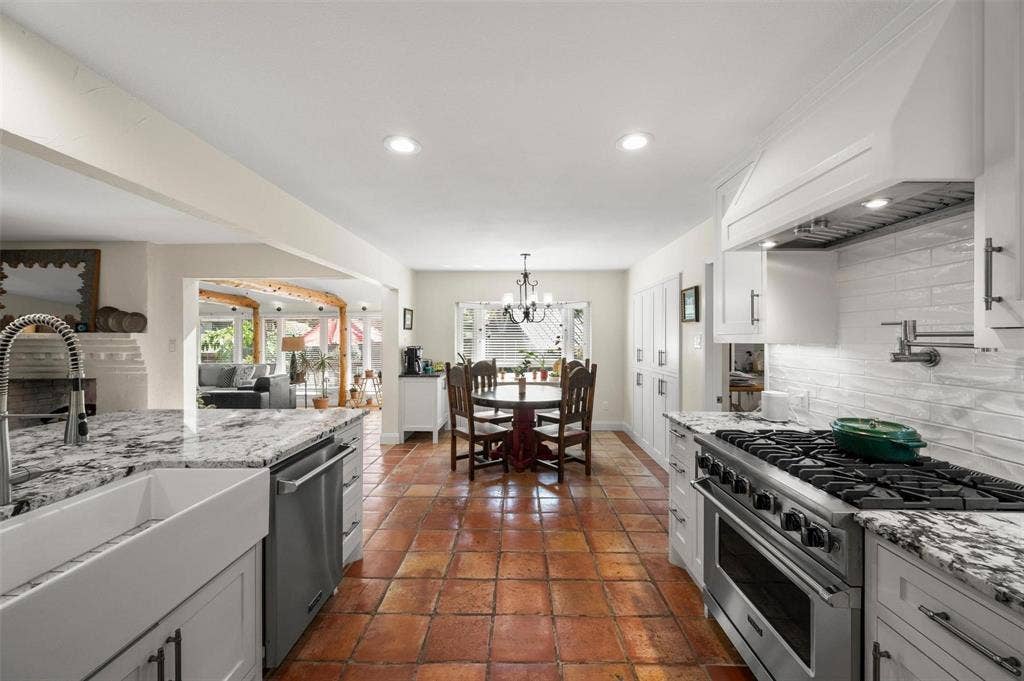 13666 Peyton Drive, Dallas, TX 75240