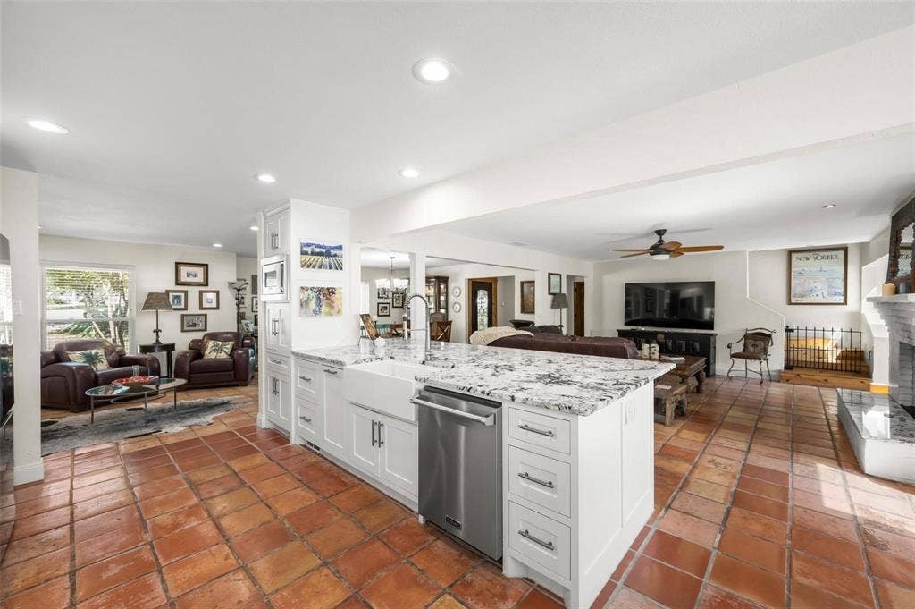 13666 Peyton Drive, Dallas, TX 75240