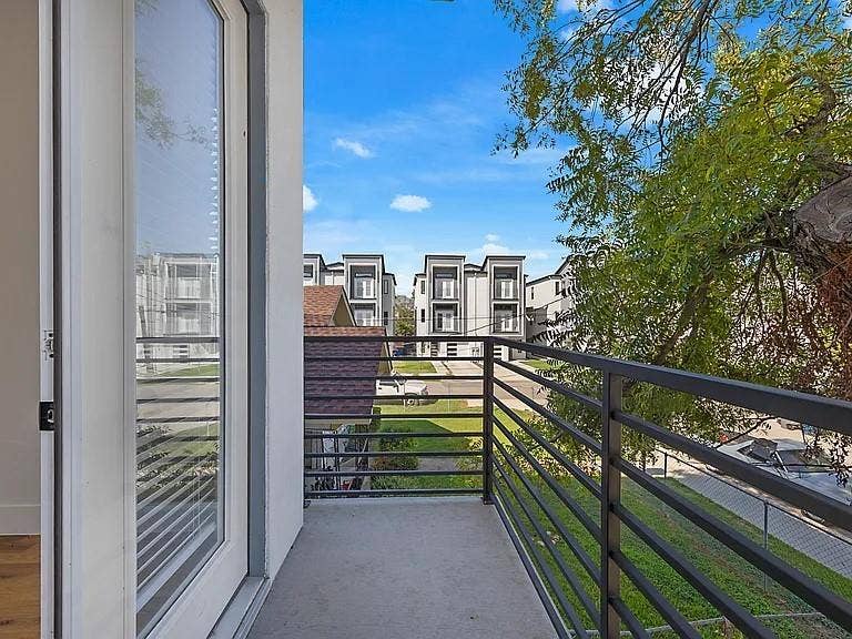 1120-1122 Muncie Avenue, Dallas, TX 75212 1120-1122 Muncie Avenue, Dallas, TX 75212