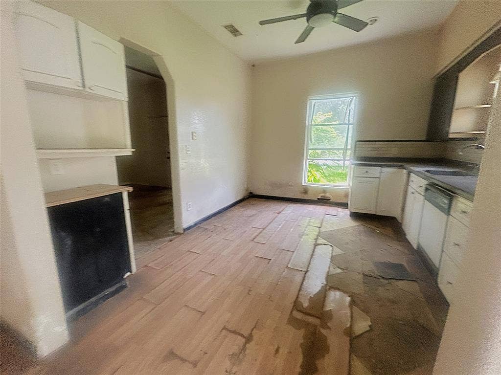 11 Laguna, La Ward, TX 77970 11 Laguna, La Ward, TX 77970